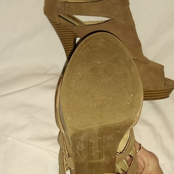 Unlisted tan heels - Picture 3 of 4
